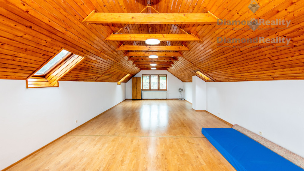 NA PRENÁJOM RODINNÝ DOM, VHODNÝ NA UBYTOVANIE, PODNIKANIE, S VEĽKÝM POZEMKOM 2864m2 | BARCA