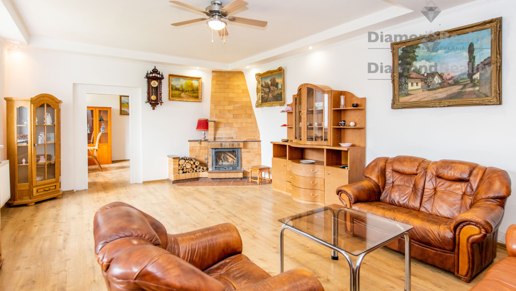 NA PRENÁJOM RODINNÝ DOM, VHODNÝ NA UBYTOVANIE, PODNIKANIE, S VEĽKÝM POZEMKOM 2864m2 | BARCA