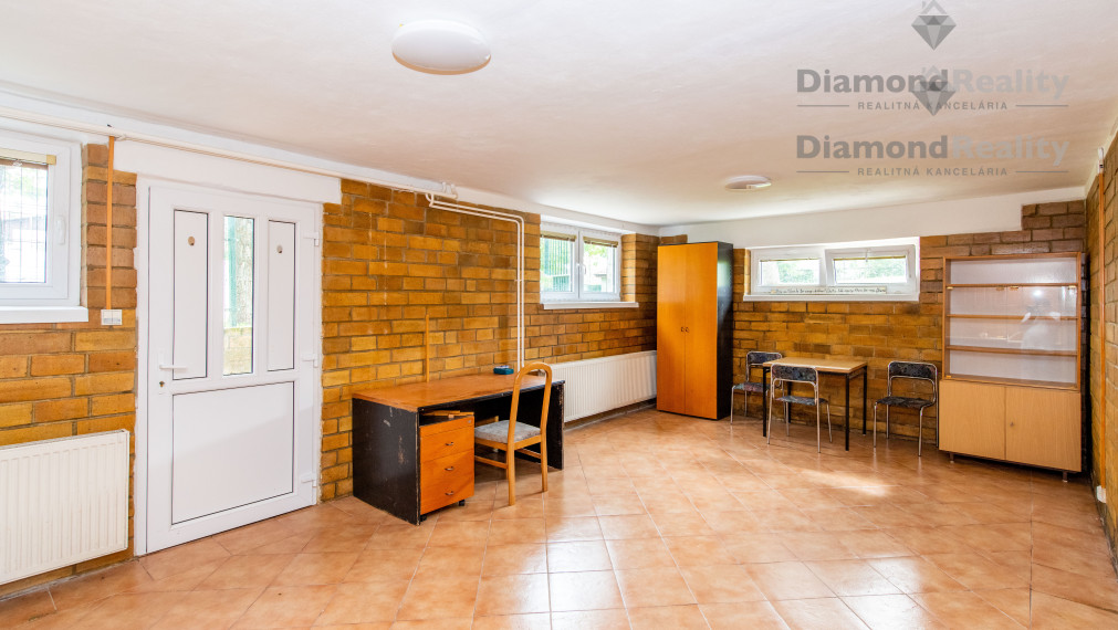 NA PRENÁJOM RODINNÝ DOM, VHODNÝ NA UBYTOVANIE, PODNIKANIE, S VEĽKÝM POZEMKOM 2864m2 | BARCA