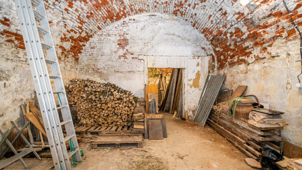 NA PRENÁJOM RODINNÝ DOM, VHODNÝ NA UBYTOVANIE, PODNIKANIE, S VEĽKÝM POZEMKOM 2864m2 | BARCA