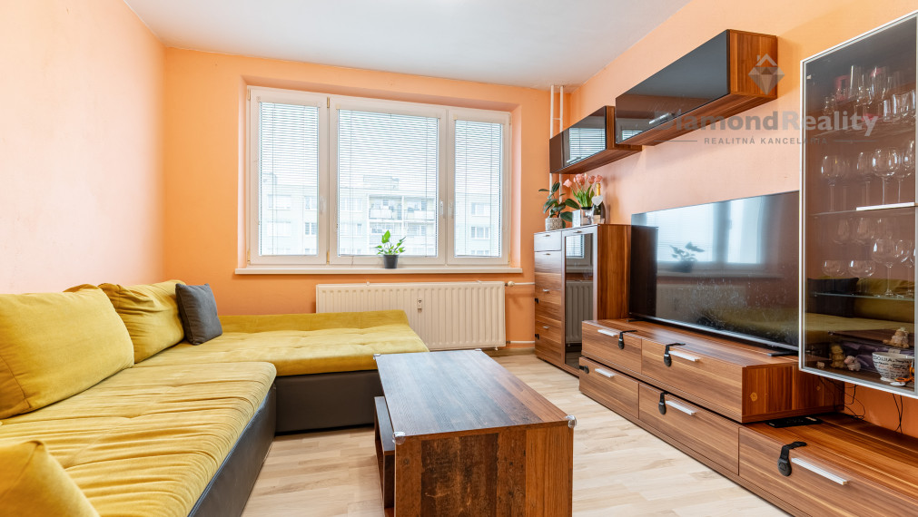REZERVOVANÉ | NA PREDAJ VEĽMI PEKNÝ 2,5 IZBOVÝ BYT S LOGGIOU | 48m2 + LOGGIA | GALAKTICKÁ ULICA