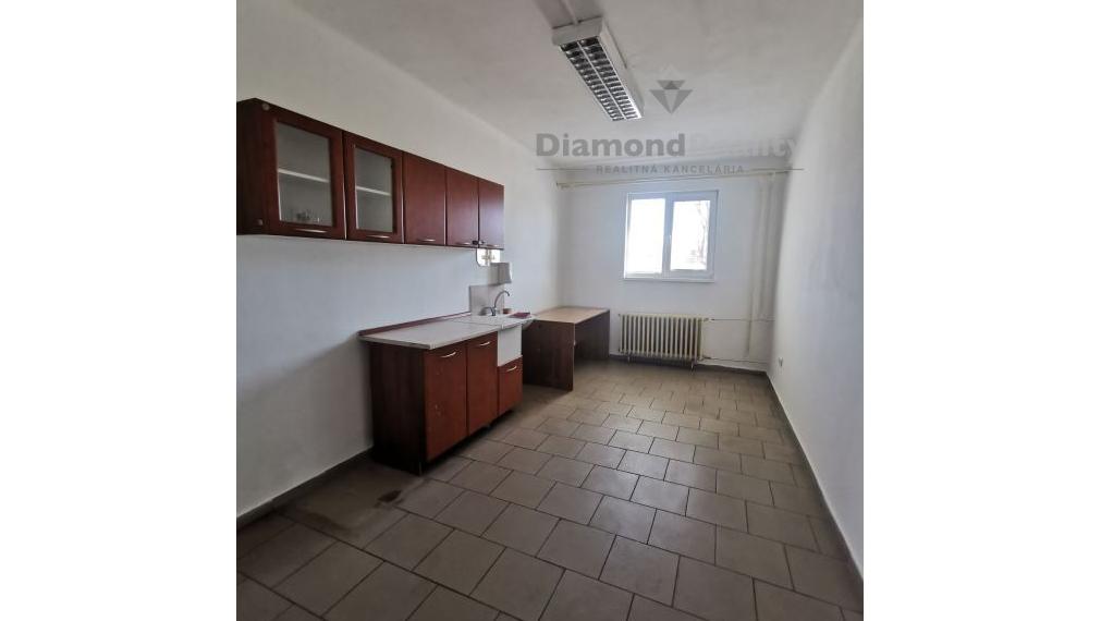 Na prenájom sklad na Strojníckej ul. v Prešove