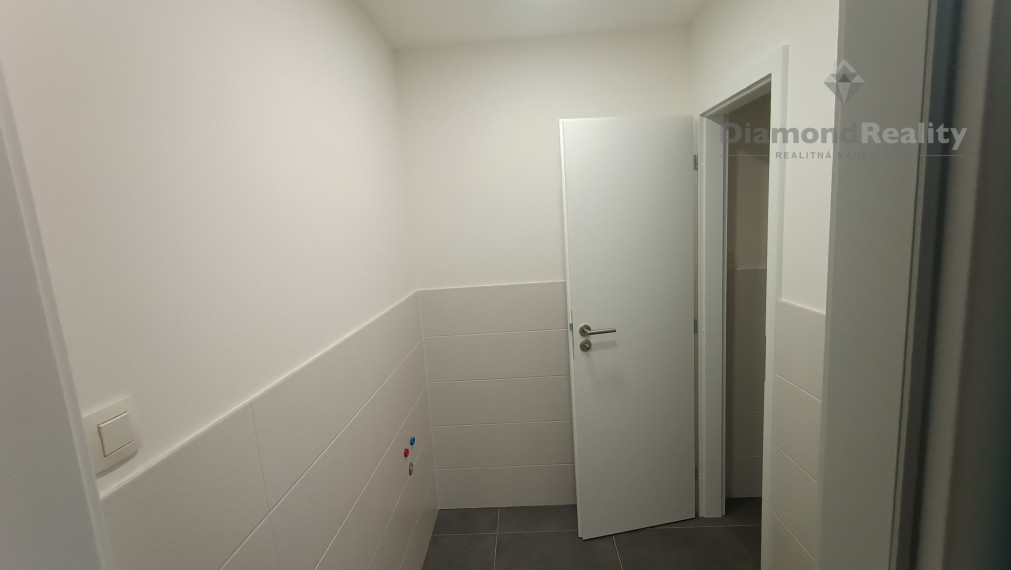 Na prenájom obchodné priestory v budove Orbis Nitra