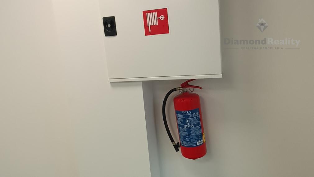 Na prenájom obchodné priestory v budove Orbis Nitra