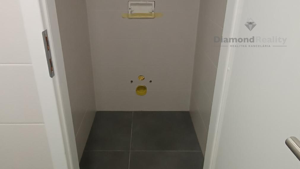 Na prenájom obchodné priestory v budove Orbis Nitra