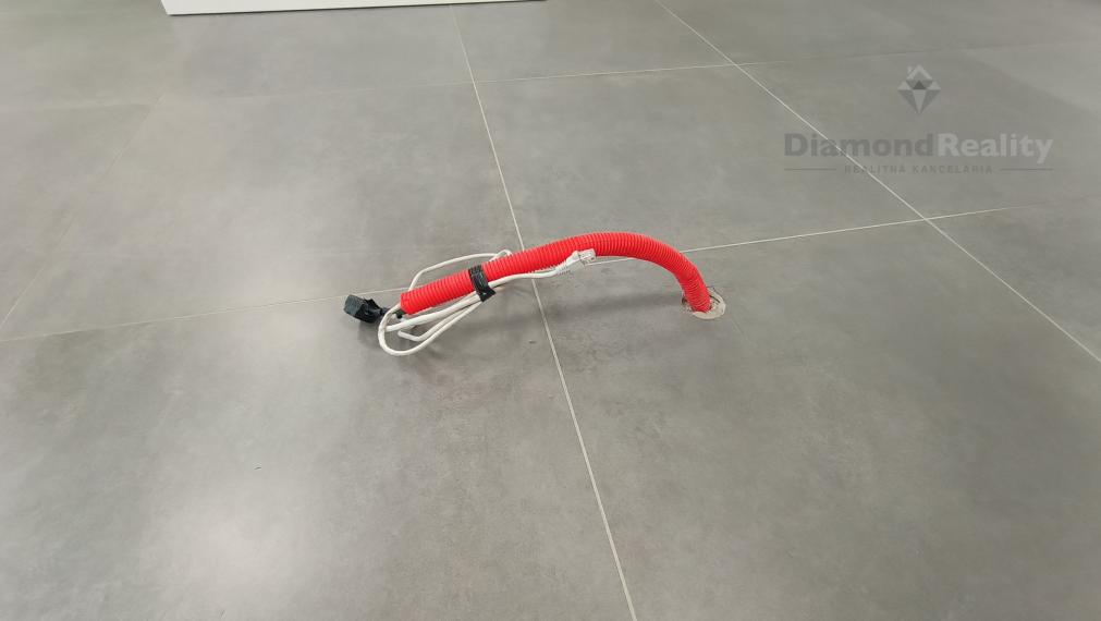 Na prenájom obchodné priestory v budove Orbis Nitra