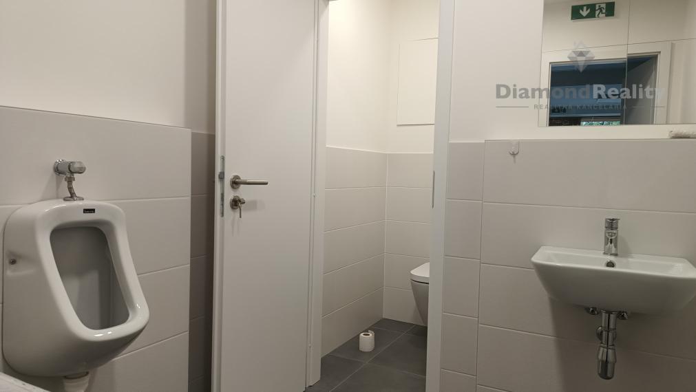 Na prenájom obchodné priestory v budove Orbis Nitra