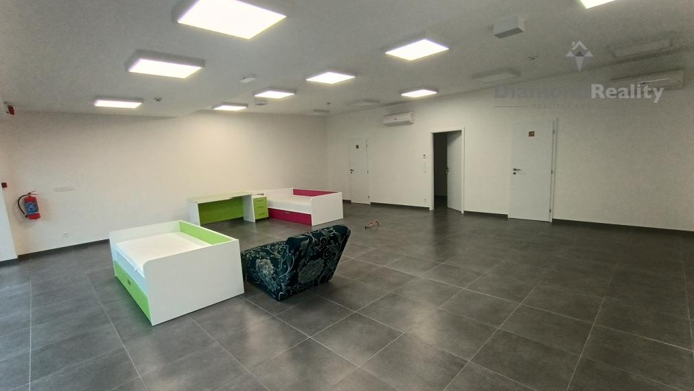 Na prenájom obchodné priestory v budove Orbis Nitra