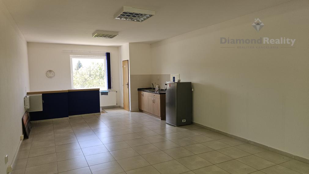 Na prenájom kancelárske priestory v centre mesta s parkoviskom