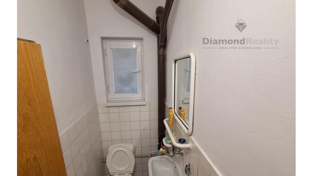 Na predaj rodinný dom so záhradou 1400 m2, obec Dvorníky.