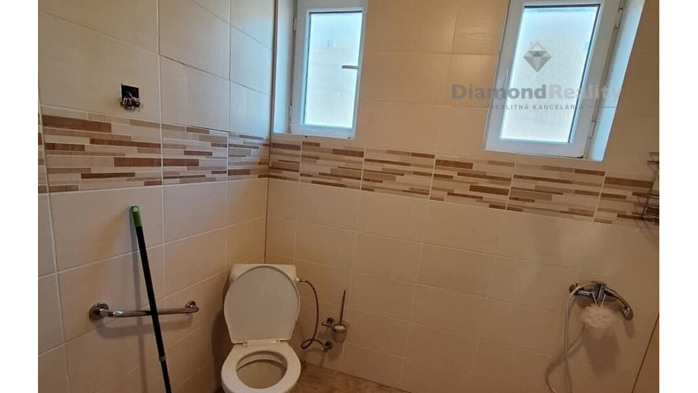 Na predaj rodinný dom so záhradou 1400 m2, obec Dvorníky.