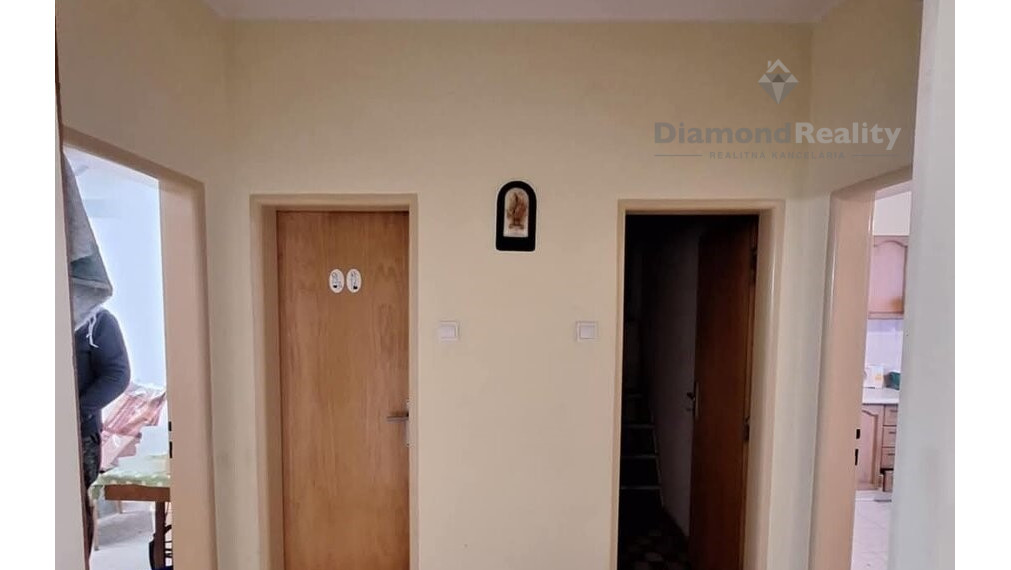 Na predaj rodinný dom so záhradou 1400 m2, obec Dvorníky.