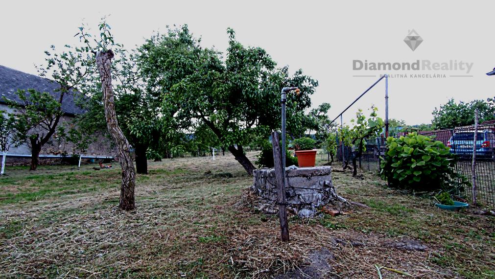 Rovinatý a slnečný pozemok v pokojnej obci Kašov