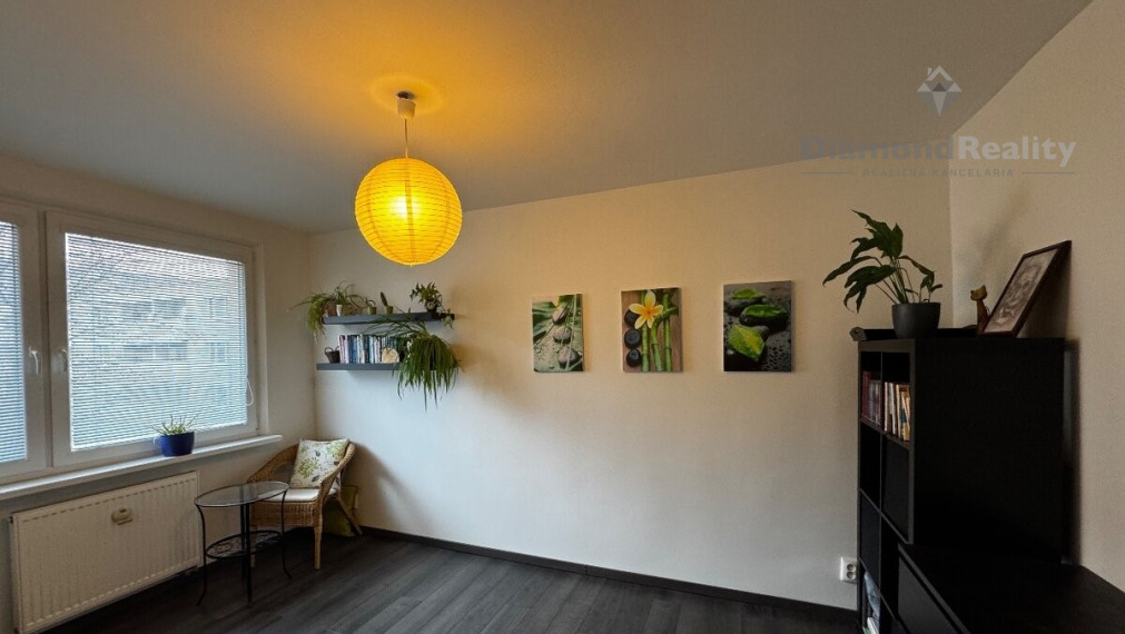 Na prenájom 4 izbovy byt s balkónom, Družba, Trnava.