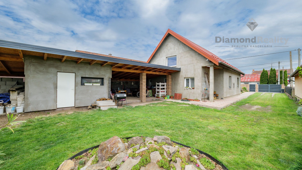 Ponúka na predaj RD Valaliky