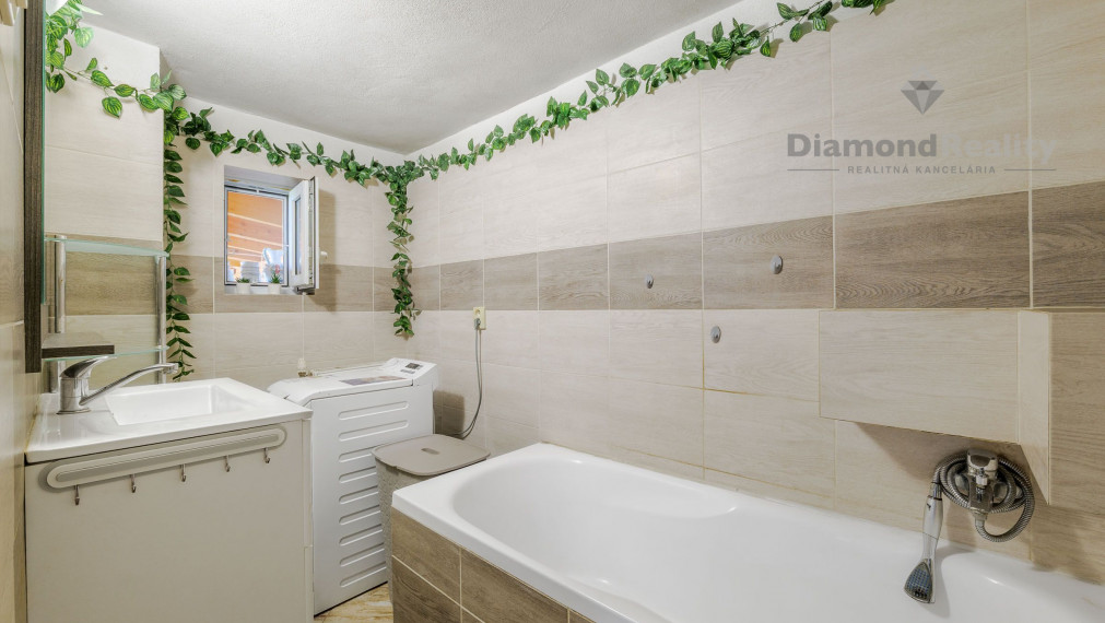 Ponúka na predaj RD Valaliky