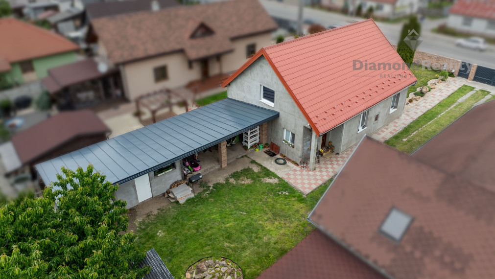 Ponúka na predaj RD Valaliky