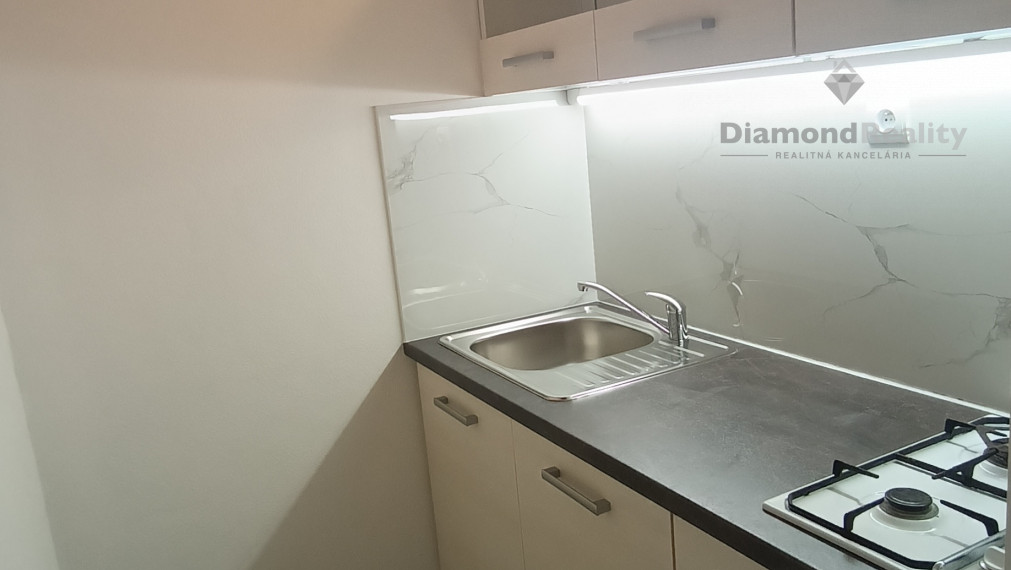 Na predaj: 2-izbový byt po kompletnej rekonštrukcii s VEĽKÝM balkónom – ul. Kozmonautov, 35 m²