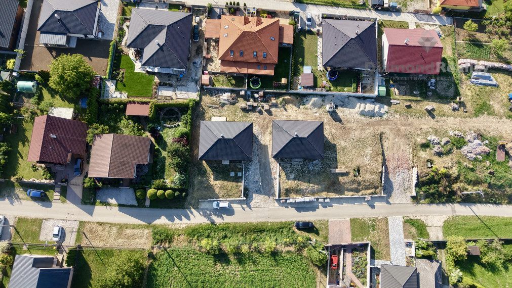 Dokončená 4-izbová tehlová novostavba v obci Svätoplukovo – bývanie, ktoré si zamilujete!