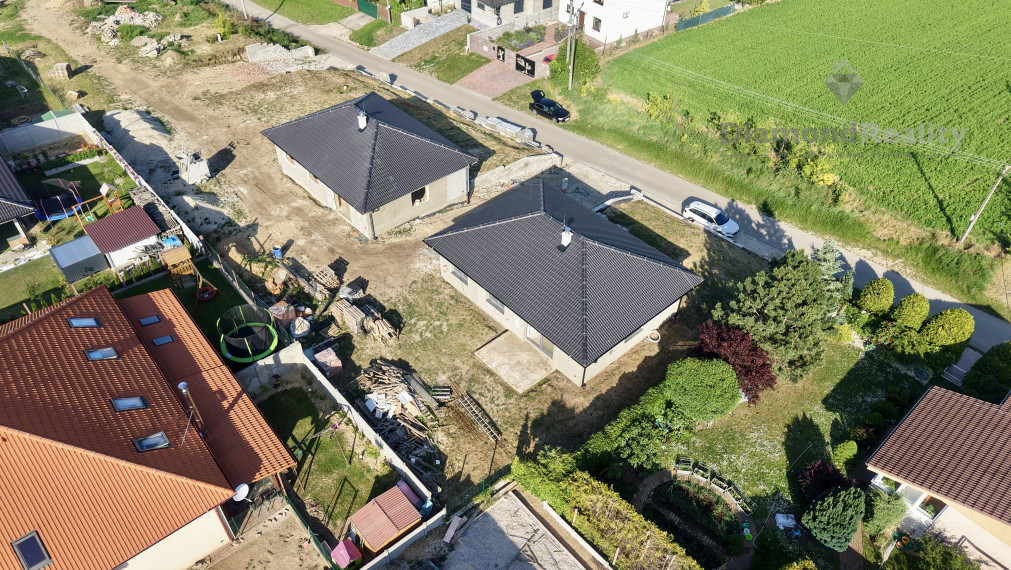 Dokončená 4-izbová tehlová novostavba v obci Svätoplukovo – bývanie, ktoré si zamilujete!