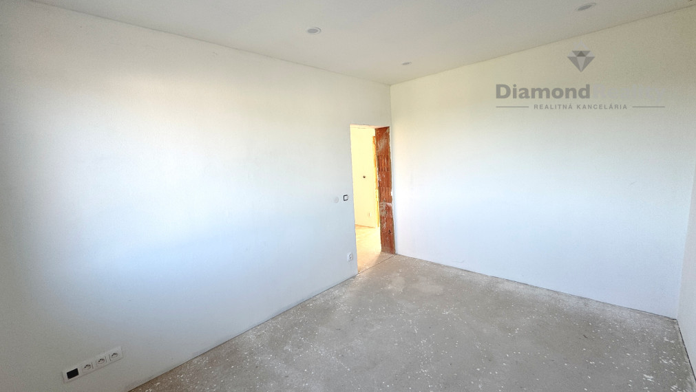 Dokončená 4-izbová tehlová novostavba v obci Svätoplukovo – bývanie, ktoré si zamilujete!