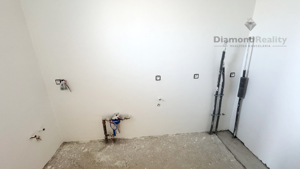 Dokončená 4-izbová tehlová novostavba v obci Svätoplukovo – bývanie, ktoré si zamilujete!