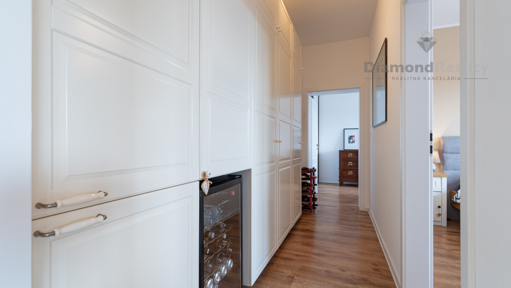 REZERVOVANÉ | NA PREDAJ 3 IZBOVÝ BYT S TERASOU V IKONICKEJ NOVOSTAVBE | REZIDENCIA MESTSKÝ PARK | 62m2 + TERASA