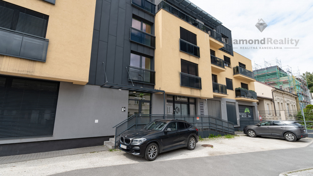 REZERVOVANÉ | NA PREDAJ 3 IZBOVÝ BYT S TERASOU V IKONICKEJ NOVOSTAVBE | REZIDENCIA MESTSKÝ PARK | 62m2 + TERASA