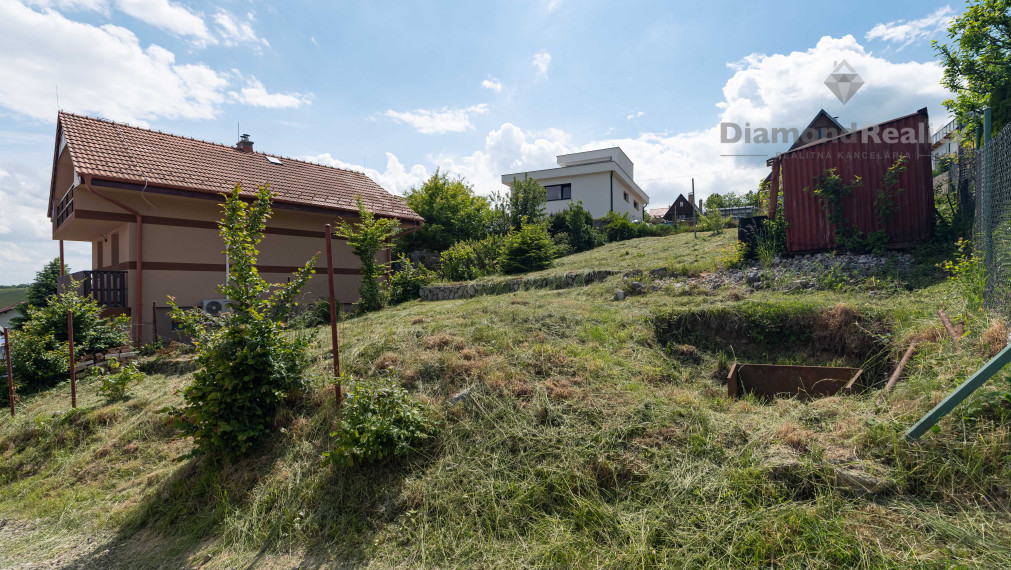 NA PREDAJ STAVEBNÝ POZEMOK V OBCI BAŠKA