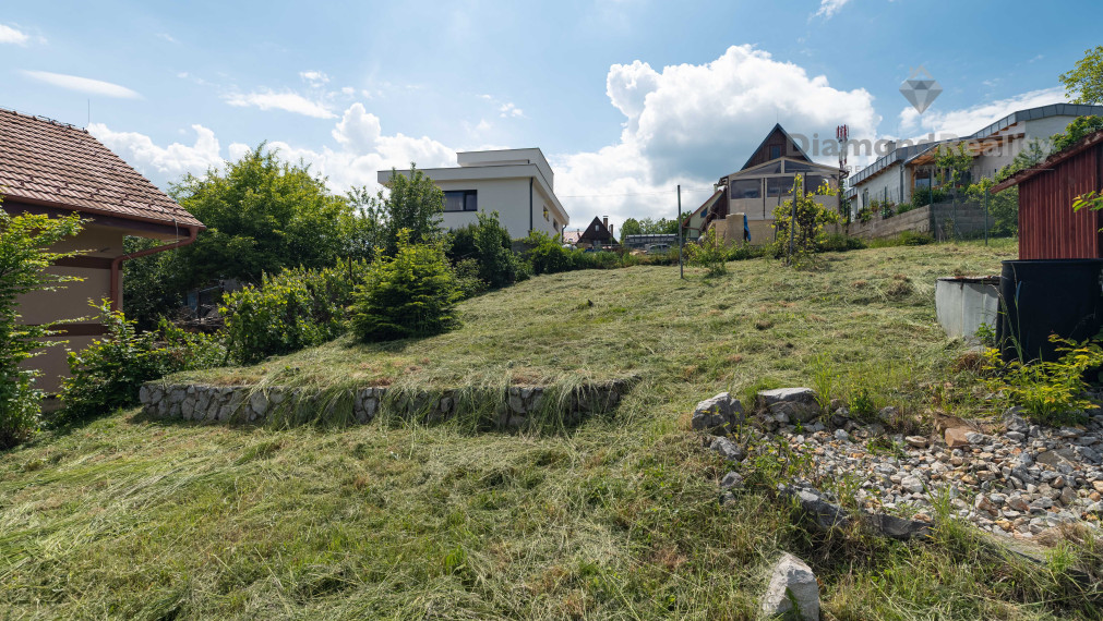 NA PREDAJ STAVEBNÝ POZEMOK V OBCI BAŠKA