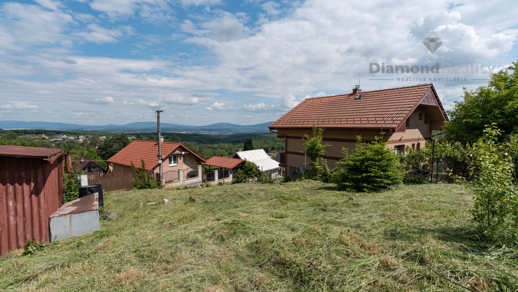 NA PREDAJ STAVEBNÝ POZEMOK V OBCI BAŠKA