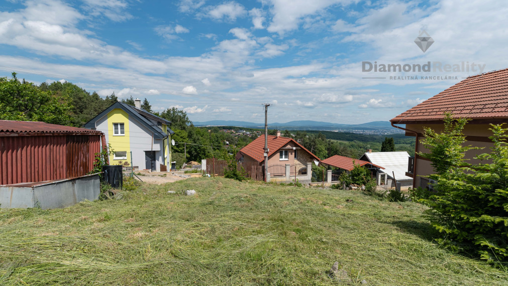 NA PREDAJ STAVEBNÝ POZEMOK V OBCI BAŠKA