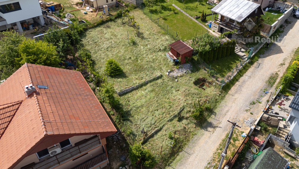 NA PREDAJ STAVEBNÝ POZEMOK V OBCI BAŠKA