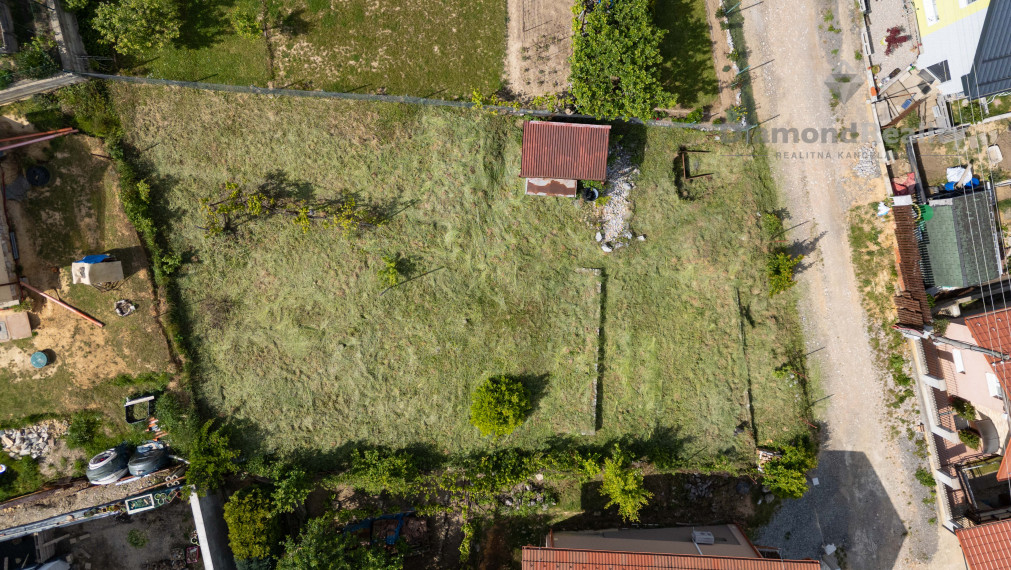 NA PREDAJ STAVEBNÝ POZEMOK V OBCI BAŠKA