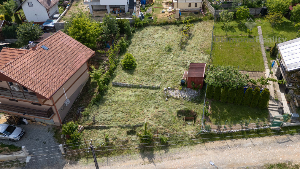 NA PREDAJ STAVEBNÝ POZEMOK V OBCI BAŠKA