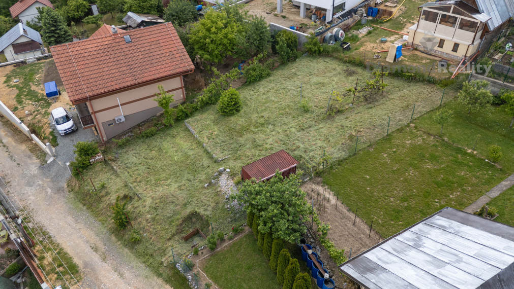 NA PREDAJ STAVEBNÝ POZEMOK V OBCI BAŠKA