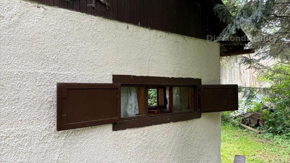 Na predaj murovaná chata v prírode s veľkým pozemkom (1647m2), obec Kokošovce – blízko rekr. oblasti Sigord, okres Prešov, vzdialená od Košíc 35km.