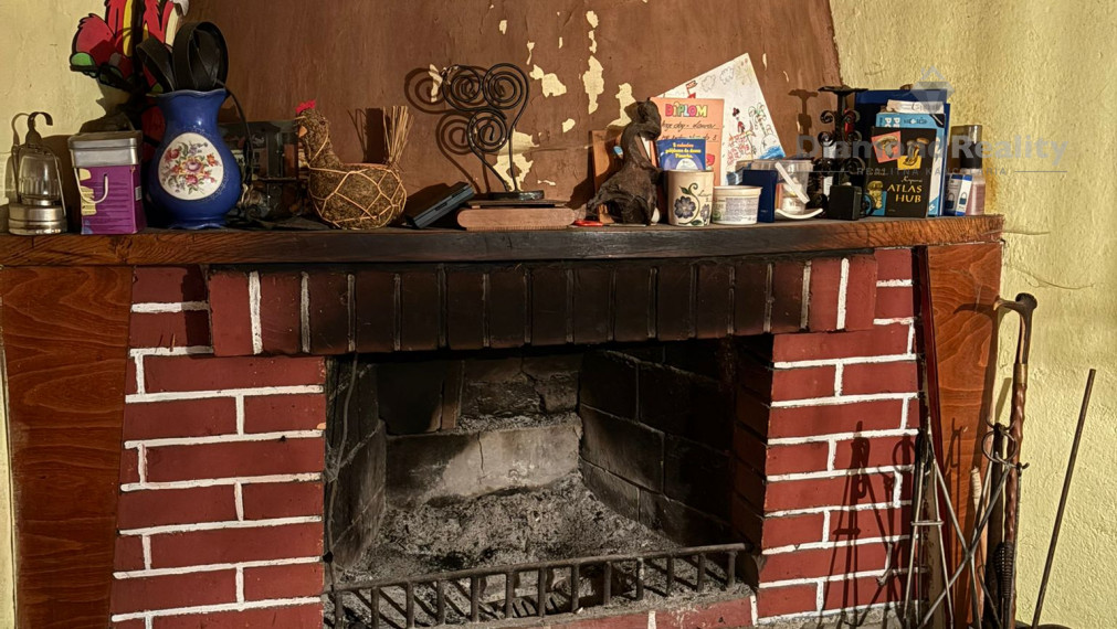 Na predaj murovaná chata v prírode s veľkým pozemkom (1647m2), obec Kokošovce – blízko rekr. oblasti Sigord, okres Prešov, vzdialená od Košíc 35km.