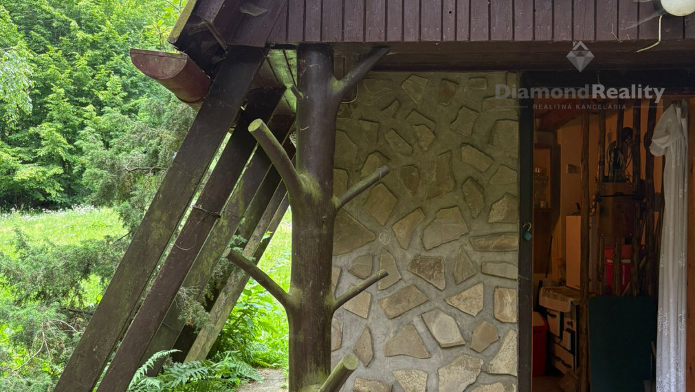 Na predaj murovaná chata v prírode s veľkým pozemkom (1647m2), obec Kokošovce – blízko rekr. oblasti Sigord, okres Prešov, vzdialená od Košíc 35km.