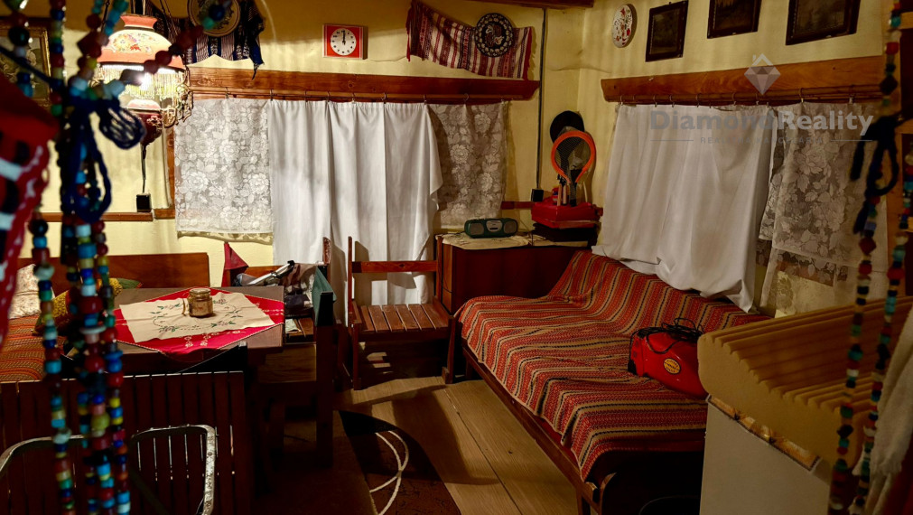 Na predaj murovaná chata v prírode s veľkým pozemkom (1647m2), obec Kokošovce – blízko rekr. oblasti Sigord, okres Prešov, vzdialená od Košíc 35km.