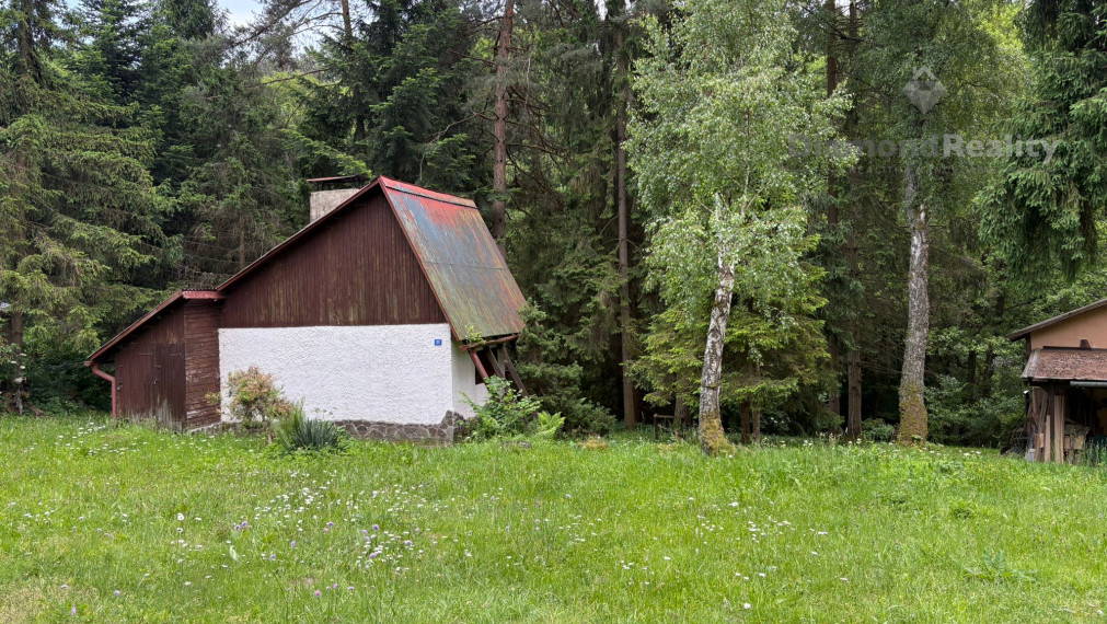 Na predaj murovaná chata v prírode s veľkým pozemkom (1647m2), obec Kokošovce – blízko rekr. oblasti Sigord, okres Prešov, vzdialená od Košíc 35km.
