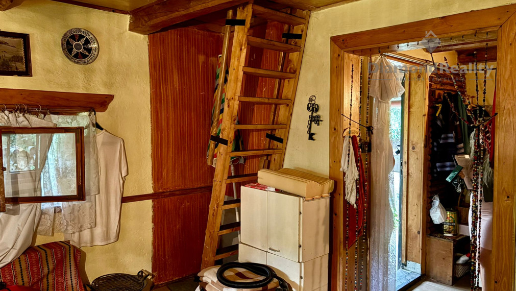 Na predaj murovaná chata v prírode s veľkým pozemkom (1647m2), obec Kokošovce – blízko rekr. oblasti Sigord, okres Prešov, vzdialená od Košíc 35km.