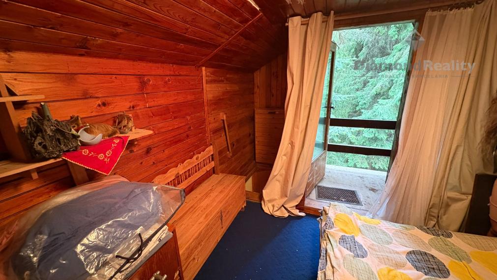 Na predaj murovaná chata v prírode s veľkým pozemkom (1647m2), obec Kokošovce – blízko rekr. oblasti Sigord, okres Prešov, vzdialená od Košíc 35km.