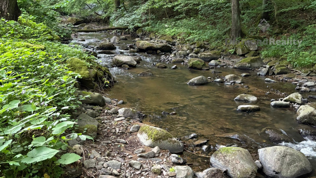 Na predaj murovaná chata v prírode s veľkým pozemkom (1647m2), obec Kokošovce – blízko rekr. oblasti Sigord, okres Prešov, vzdialená od Košíc 35km.