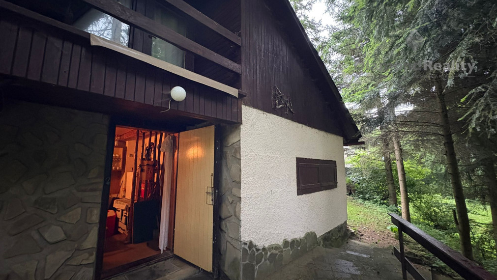 Na predaj murovaná chata v prírode s veľkým pozemkom (1647m2), obec Kokošovce – blízko rekr. oblasti Sigord, okres Prešov, vzdialená od Košíc 35km.