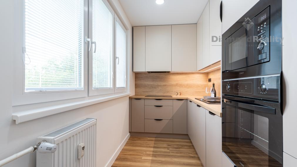 PREDANÝ - Na predaj pekný 3-izbový byt po rekonštrukcii na ulici Šafárikova trieda, Košice - Západ.