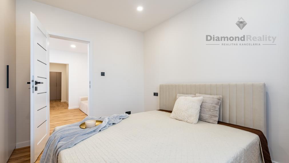 PREDANÝ - Na predaj pekný 3-izbový byt po rekonštrukcii na ulici Šafárikova trieda, Košice - Západ.