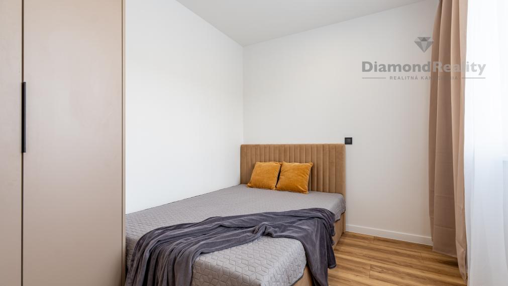 PREDANÝ - Na predaj pekný 3-izbový byt po rekonštrukcii na ulici Šafárikova trieda, Košice - Západ.