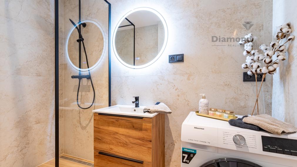 PREDANÝ - Na predaj pekný 3-izbový byt po rekonštrukcii na ulici Šafárikova trieda, Košice - Západ.