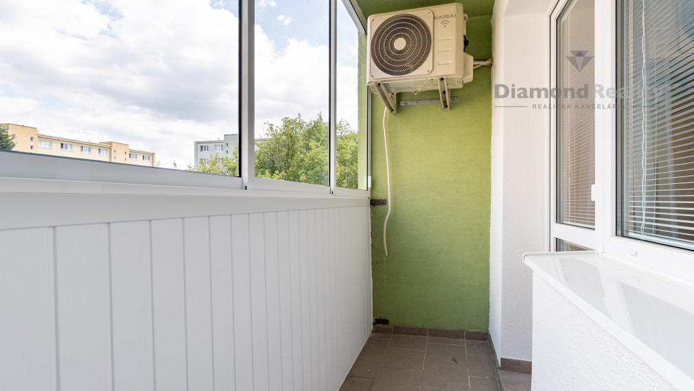 PREDANÝ - Na predaj pekný 3-izbový byt po rekonštrukcii na ulici Šafárikova trieda, Košice - Západ.